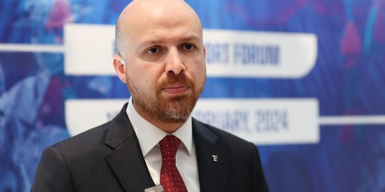 بلال أردوغان يهاجم منتقدي مدارس “إمام خطيب”