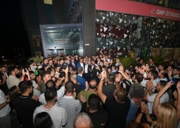 حزب الشعب الجمهوري يتخذ خطوة تصعيدية ويغلق مقره بإسطنبول