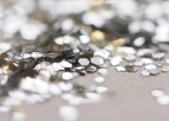 الفضة تسجل أعلى مستوى في 14 عاماً