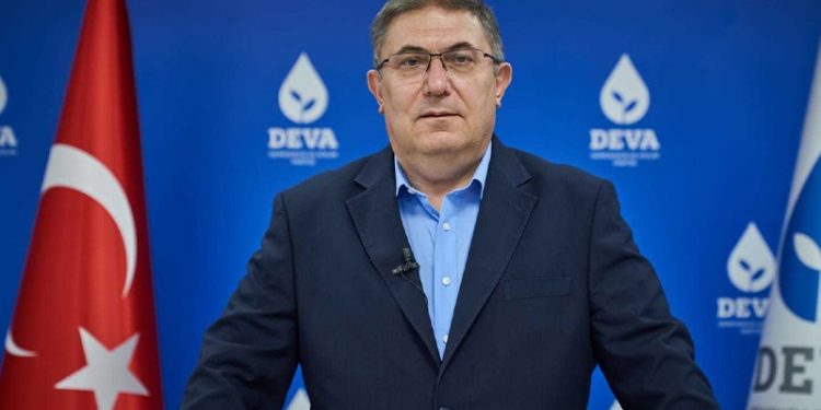 تركيا.. عضو بحزب باباجان يهاجم السياسة الاقتصادية للحكومة