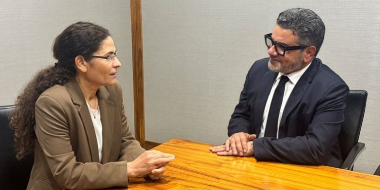 هل عرضت دمشق حقيبة الدفاع على “قائد سوريا الديمقراطية”؟