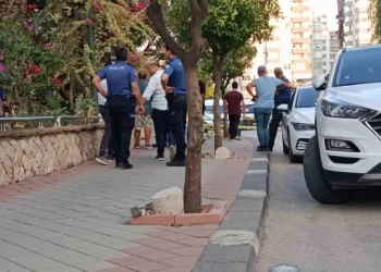 مراهق يطلق النار على نادل بمطعم في أضنة