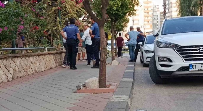 مراهق يطلق النار على نادل بمطعم في أضنة