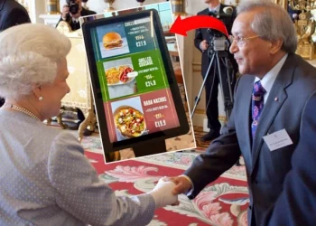 لورد بريطاني ينفعل بسبب أسعار الهامبرجر في مطار تركي