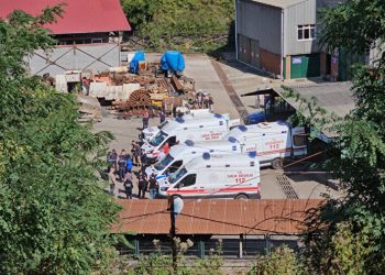 انهيار في منجم بزونغولداك: عاملان محاصران