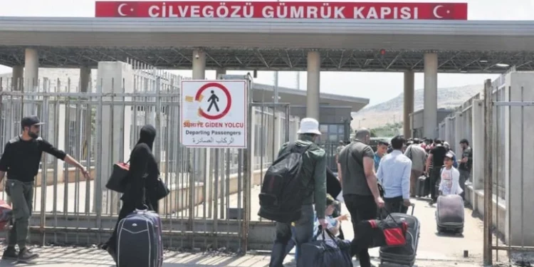 عدد السوريين العائدين من تركيا منذ انهيار نظام الأسد