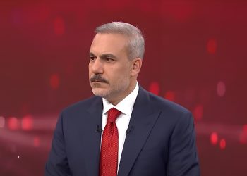 هاكان فيدان: العناصر الكردية بحاجة لتسوية مع دمشق لضمان وحدة سوريا