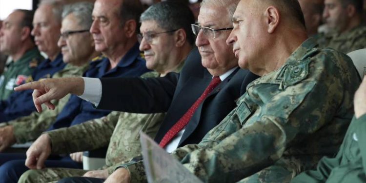 وزير الدفاع التركي: على فرع العمال الكردستاني في سوريا تسليم أسلحته