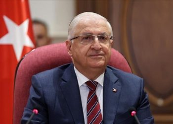 وزير الدفاع التركي يؤكد الاستعداد لإرسال قوات إلى غزة