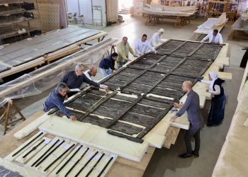 قاربي الملك خوفو يعرضان لأول مرة بالمتحف المصري الكبير