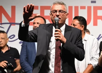 تهاني يونانية لرئيس قبرص الشمالية بعد فوزه على مرشح تركيا