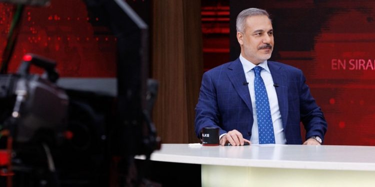 هاكان فيدان: مستعدون للقيام بدور الضامن في غزة