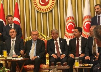 أردوغان يلتقي داود أوغلو وباباجان وتونجر