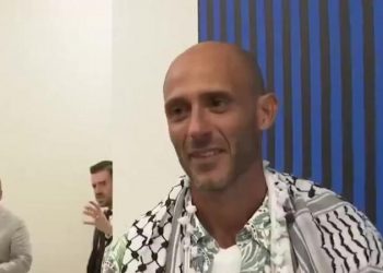 ناشط إيطالي يعتنق الإسلام بعد اعتقاله في إسرائيل