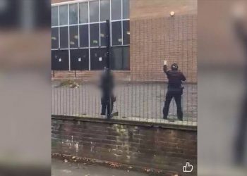 لحظة إطلاق النار على منفذ هجوم المعبد يهودي في مانشستر