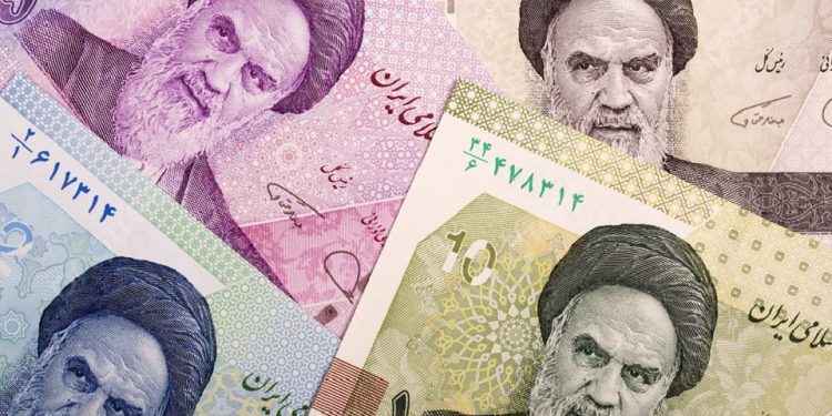 إيران تحذف 4 أصفار من عملتها