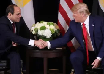 السيسي يمنح ترامب قلادة النيل