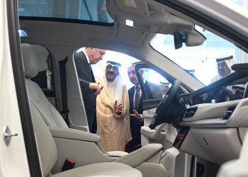 أردوغان يهدي أمير الكويت سيارة توج