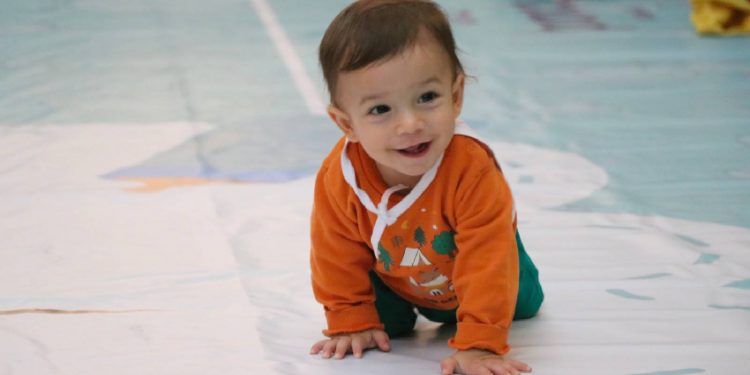 مسابقة طريفة لحبو الأطفال في ريزي شمال تركيا