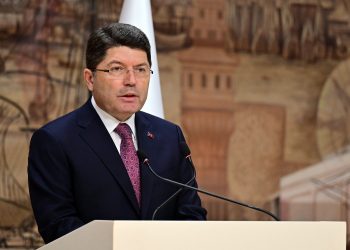 وزير العدل التركي يرد على عرض بهجلي للقاء أوجلان