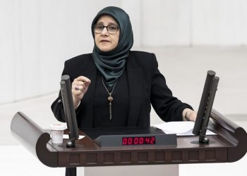 البرلمانية الكردية السابقة هدى كايا تسلم نفسها للسلطات