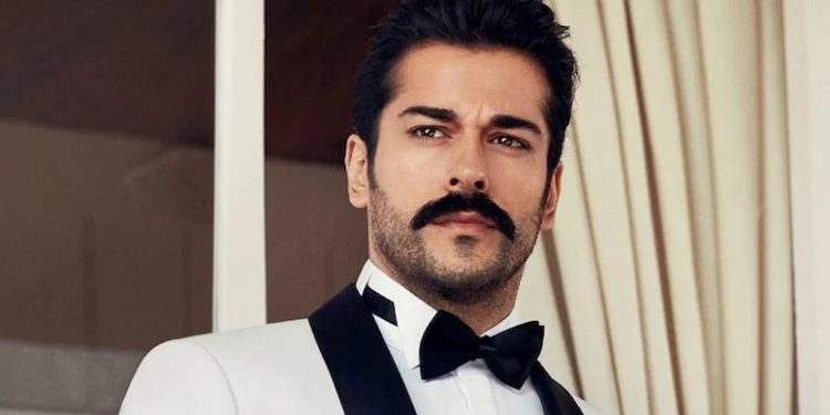 بوراك أوزجيفيت بطل المؤسس عثمان يخوض أول تجربة مسرحية