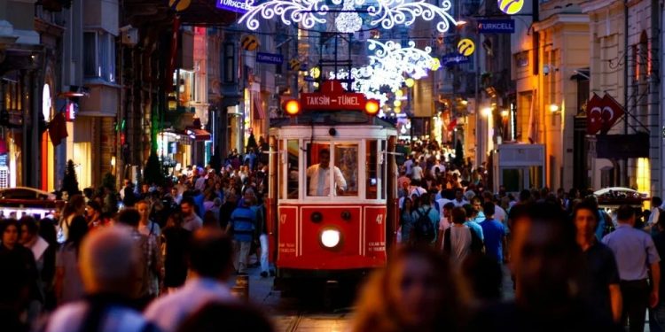 شارع الاستقلال التركي بين أغلى شوارع التسوق عالميا