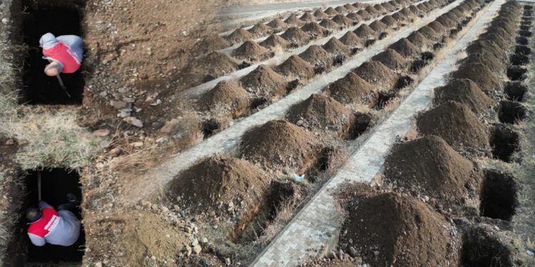 ما سر حفر 500 قبر في شرق تركيا!