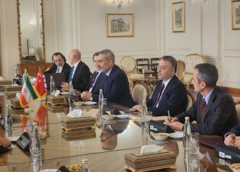 وزير خارجية تركيا يلتقي نظيره الإيراني في طهران