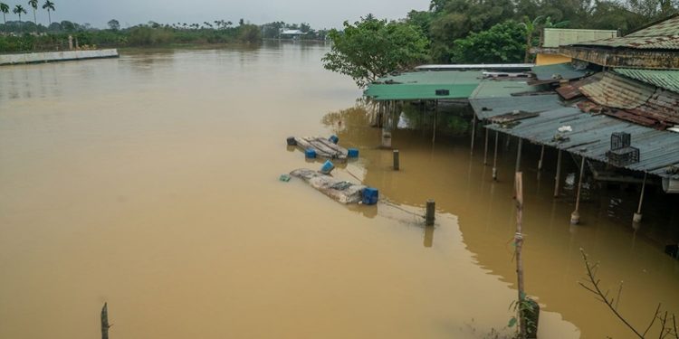 أمطار غزيرة تضرب فيتنام.. 90 قتيلاً و12 مفقوداً