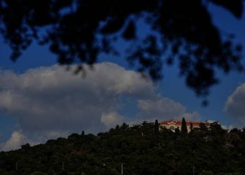 البابا يتوجه إلى تركيا ولبنان في أول رحلة خارجية