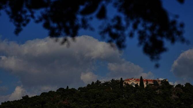 البابا يتوجه إلى تركيا ولبنان في أول رحلة خارجية