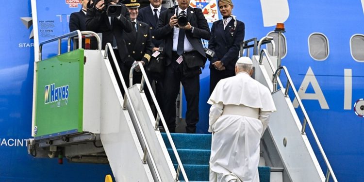 البابا ليون الرابع عشر يغادر تركيا