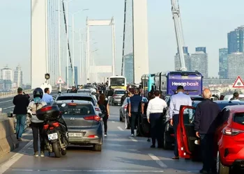 ذكرى وفاة أتاتورك.. الحياة تتجمد في تركيا الساعة 9.05