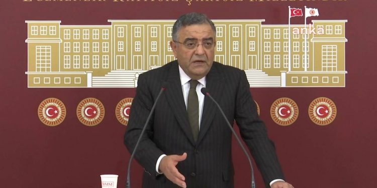 معارض تركي يدين الهجوم على مسجد العلويين في حمص