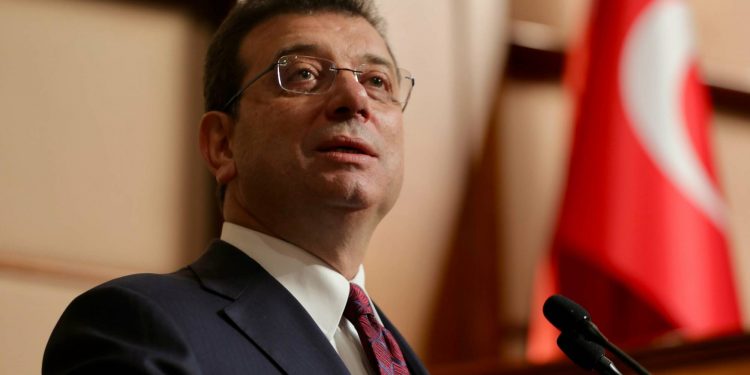 عمدة إسطنبول: القضاء التركي يعامل المتهمين كرهائن!