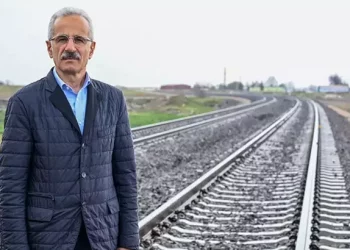 تركيا تعيد إحياء خط سكة حديد على الحدود السورية