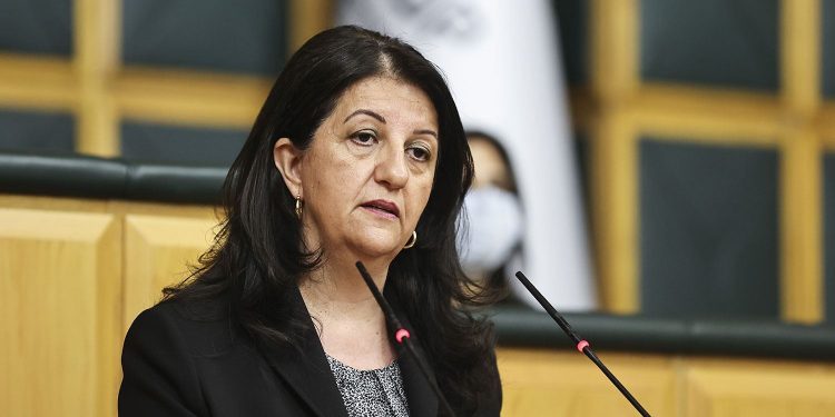 برفين بولدان: أوجلان يحذر من تسييس ملف سوريا ويطالب بالحوار