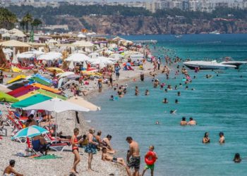 الروس يفضّلون أنطاليا «صيفا» والألمان يختارونها «شتاء»!