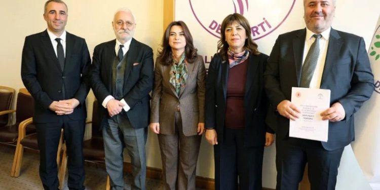 الحزب الكردي يطالب بمنح أوجلان حقوقه السياسية وينتقد معاهدة لوزان 