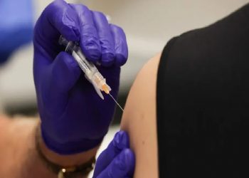 الولايات المتحدة تفتح تحقيقا واسعا في وفيات لقاحات كورونا