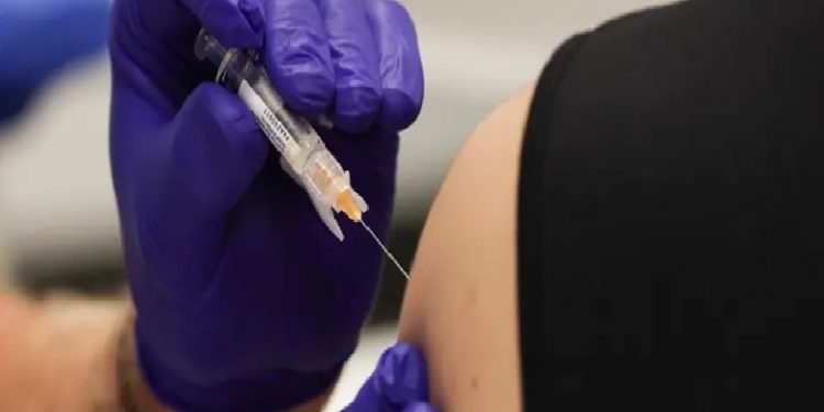 الولايات المتحدة تفتح تحقيقا واسعا في وفيات لقاحات كورونا