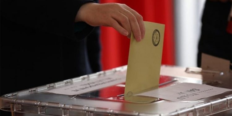 استطلاع: حزب الحركة القومية يسجل أدنى مستوى منذ 25 عامًا