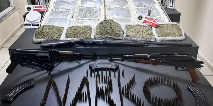 تركيا.. ضبط بضائع ومواد مخدرة بقيمة 98.5 مليار ليرة خلال 2025