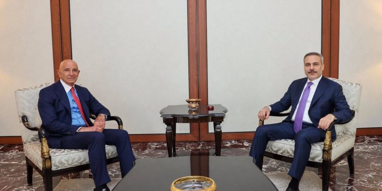 وزير خارجية تركيا يلتقي مبعوث ترامب لسوريا