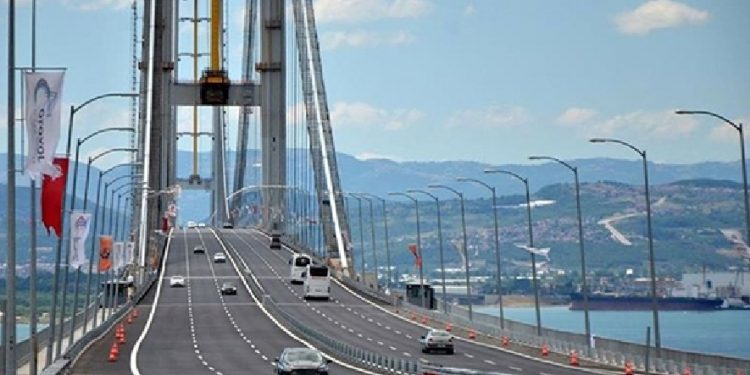 تركيا تستقبل ليلة رأس السنة بزيادة 25% في رسوم الطرق والجسور