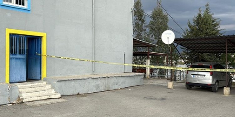 فيديو.. طالب يطلق النار على مدير المدرسة في مرسين التركية