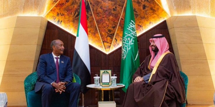 البرهان يلتقي ولي العهد السعودي