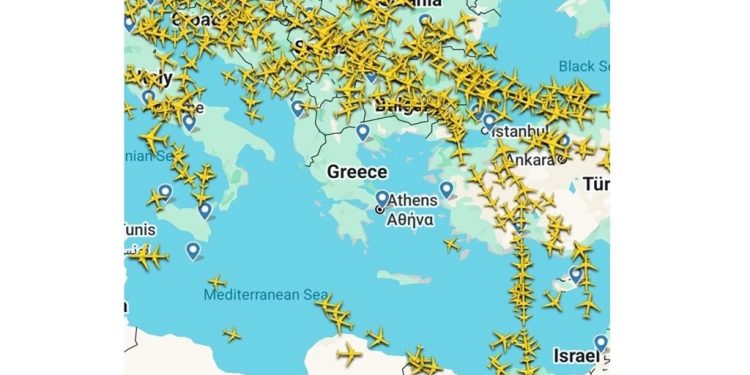 اليونان تغلق مجالها الجوي وتوجه الرحلات لمطار إسطنبول