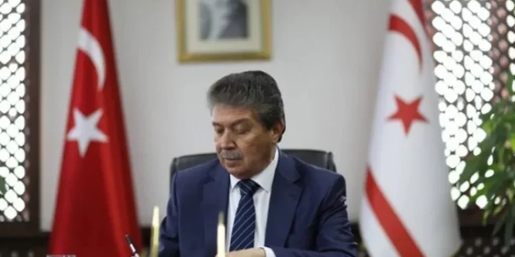 رئيس وزراء شمال قبرص يشن هجومًا حادًّا على نيقوسيا